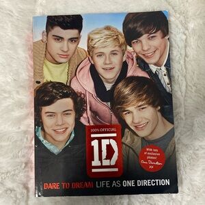 One Direction book. Dare To Dream.  Life as One D